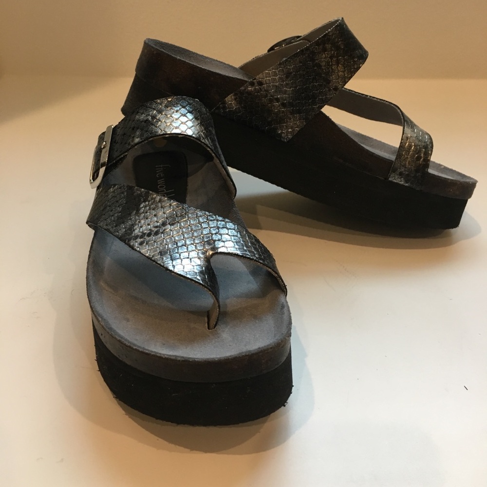 Platform Sandals - Picture 2 of 3